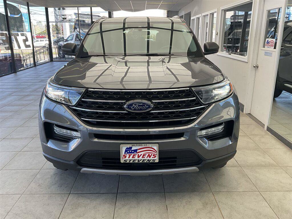 Used 2022 Ford Explorer XLT w/ Equipment Group 202A AWD/4WD image 2
