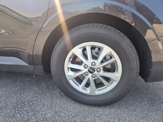 Used 2022 Kia Carnival LX FWD image 41
