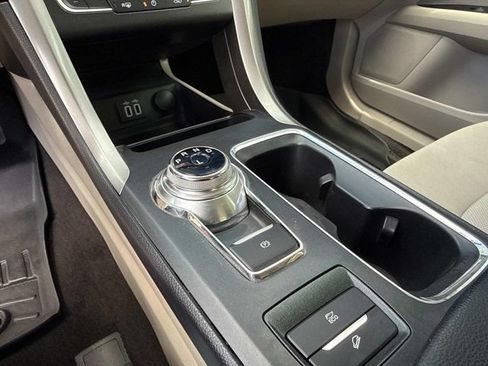 Used 2020 Ford Fusion SE FWD image 31