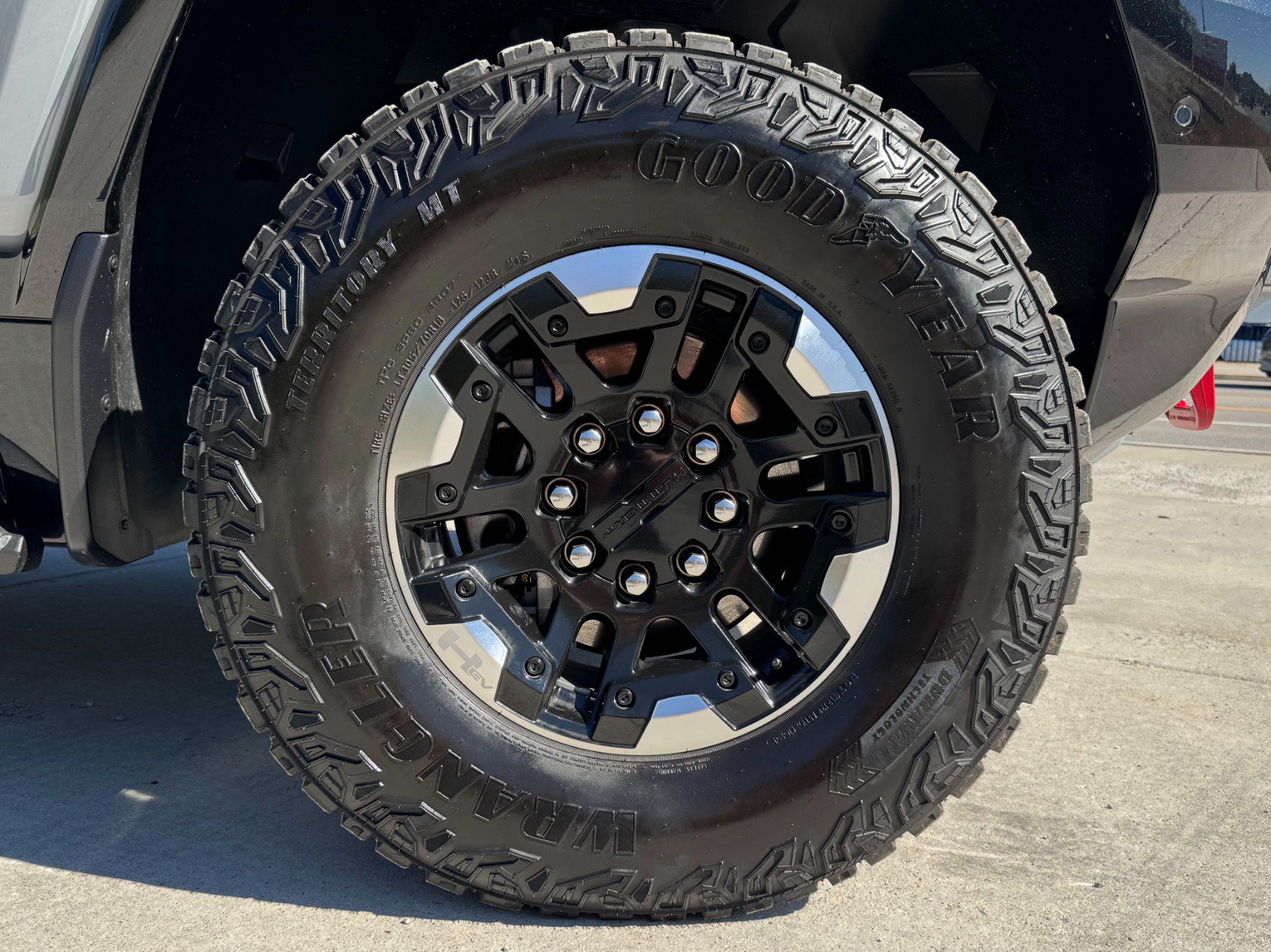 Used 2025 GMC Hummer EV 3X w/ Extreme Off-Road Package AWD/4WD image 97