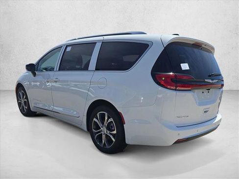New 2026 Chrysler Pacifica Pinnacle image 9
