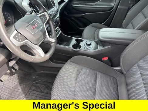 Used 2024 GMC Terrain SLE w/ Driver Convenience Package FWD image 11