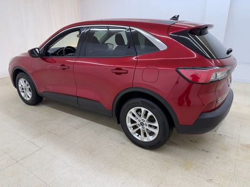 Used 2020 Ford Escape SE image 3