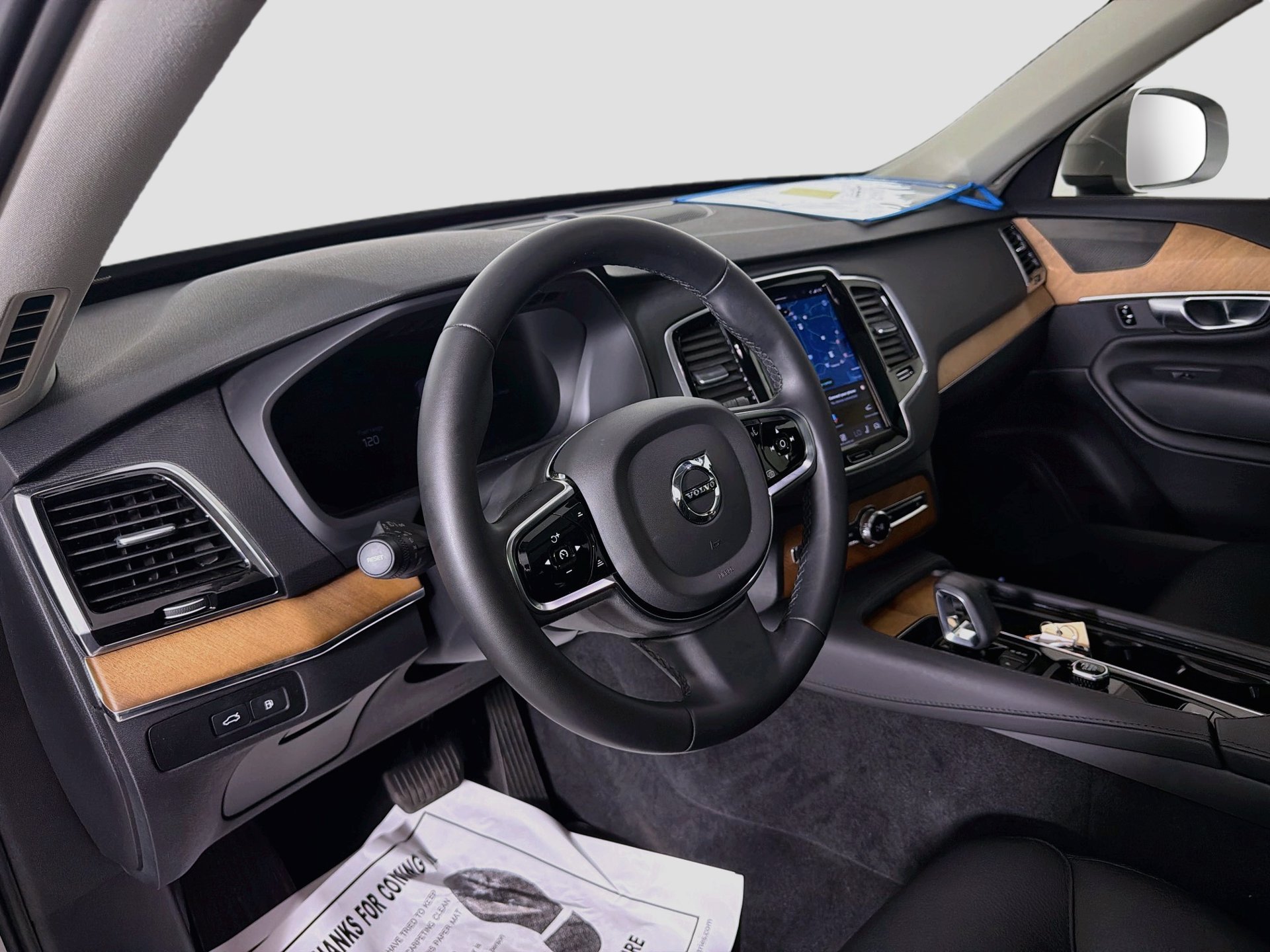 Certified 2024 Volvo XC90 T8 Plus AWD/4WD image 10
