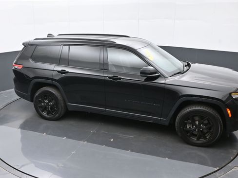 Used 2024 Jeep Grand Cherokee L Laredo image 35