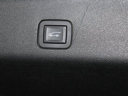 Used 2025 GMC Yukon Denali w/ Advanced Technology Package image 50