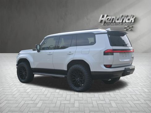 Used 2024 Lexus GX 550 w/ Cold Area Package AWD/4WD image 7