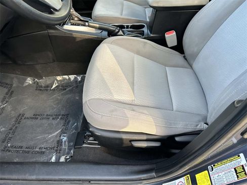 Used 2016 Toyota Corolla LE image 18