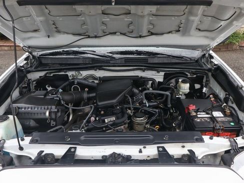 Used 2016 Toyota Tacoma SR image 11