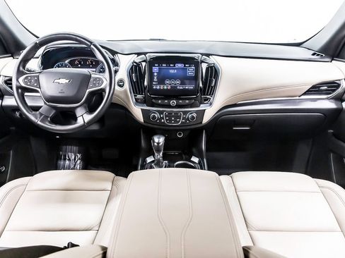 Used 2022 Chevrolet Traverse LT FWD image 17