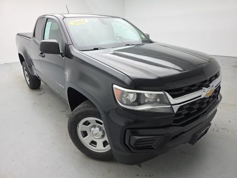 Used 2021 Chevrolet Colorado W/T w/ WT Convenience Package RWD image 3