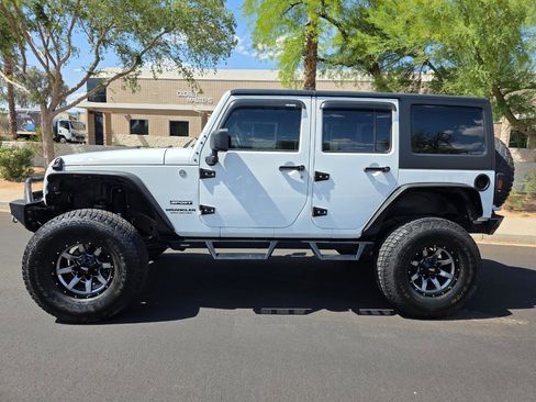 Used 2015 Jeep Wrangler Unlimited Sport w/ Connectivity Group AWD/4WD image 8