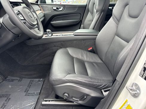 Used 2023 Volvo XC60 B5 Plus w/ Climate Package image 10