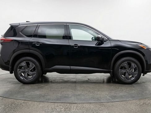 Used 2025 Nissan Rogue SV image 11