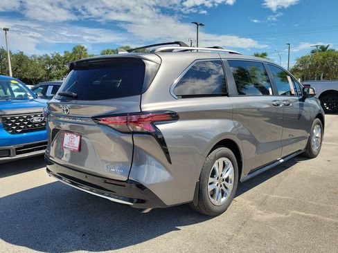 New 2026 Toyota Sienna Limited AWD/4WD image 4