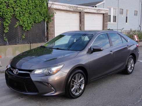 Used 2016 Toyota Camry SE FWD image 39