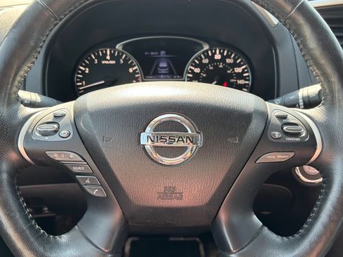 Used 2019 Nissan Pathfinder Platinum AWD/4WD image 32