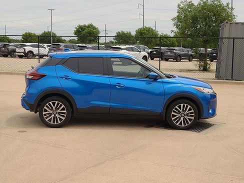 Certified 2021 Nissan Kicks SV FWD image 4