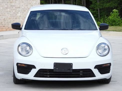 Used 2018 Volkswagen Beetle 2.0T FWD image 25