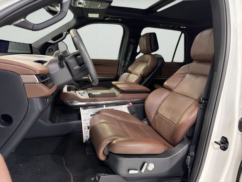 Used 2025 Lincoln Navigator L Reserve AWD/4WD image 9