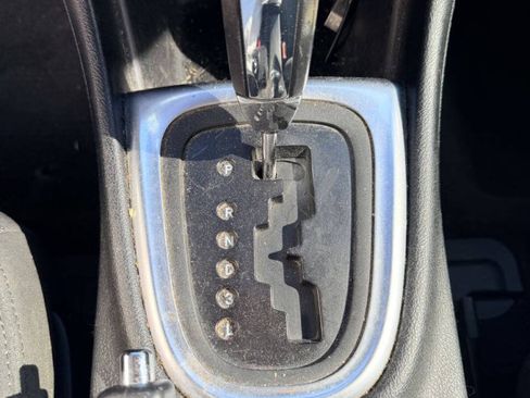 Used 2012 Dodge Avenger SE FWD image 17