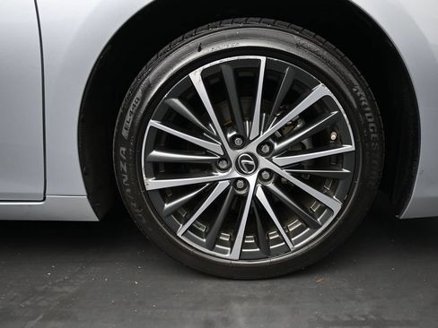 Used 2023 Lexus ES 350 w/ Premium Package FWD image 10