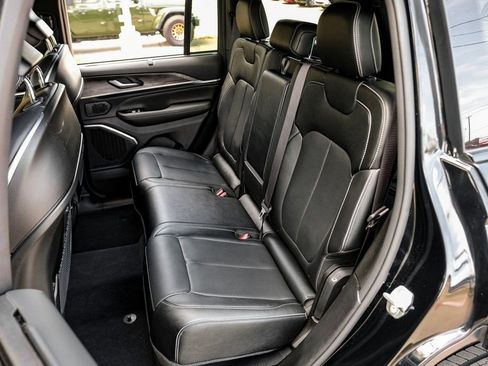 Used 2023 Jeep Grand Cherokee Overland w/ Luxury Tech Group IV image 49