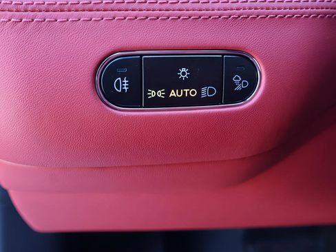 Used 2025 Bentley Bentayga AWD/4WD image 20
