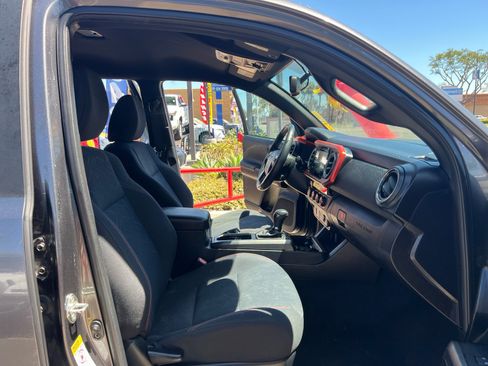 Used 2017 Toyota Tacoma TRD Off-Road w/ Tow Package (A/T) AWD/4WD image 25