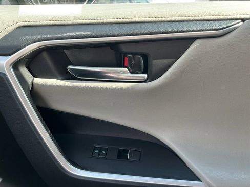 Used 2022 Toyota RAV4 Limited image 31