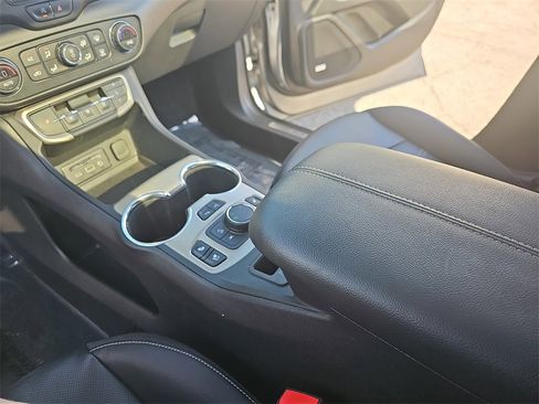 Used 2024 GMC Terrain Denali w/ Denali Premium Package image 29