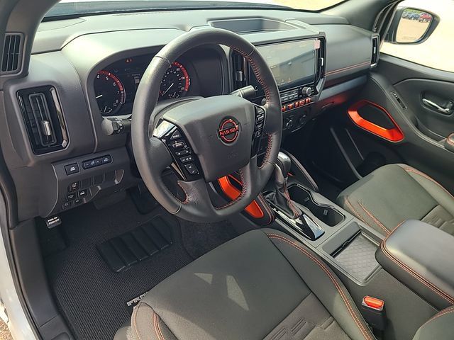 Used 2025 Nissan Frontier PRO-4X AWD/4WD image 13