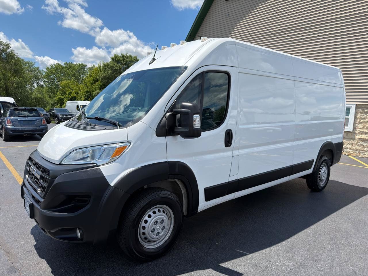 Used 2024 RAM ProMaster 2500 w/ Convenience Group FWD image 2