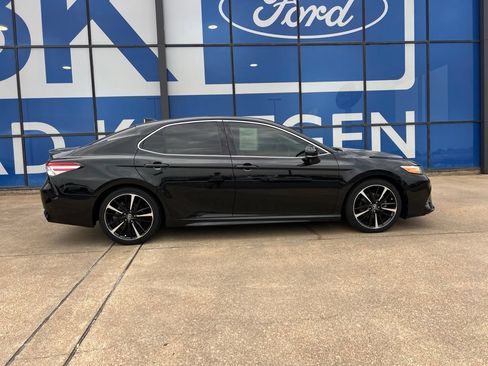 Used 2020 Toyota Camry XSE FWD image 9