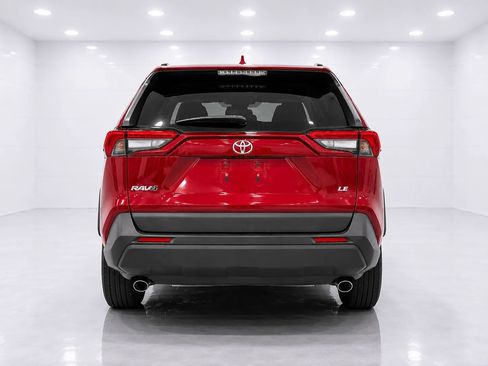 Used 2019 Toyota RAV4 LE w/ Carpet Mat Package FWD image 4