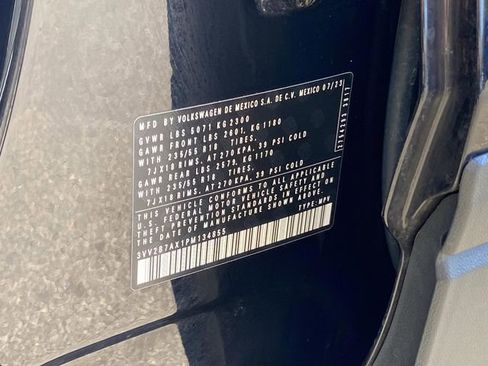 Used 2023 Volkswagen Tiguan SE image 33