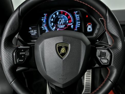 Used 2018 Lamborghini Aventador S image 31