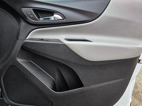 Used 2020 Chevrolet Equinox LT image 38