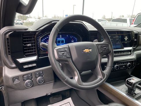 Used 2024 Chevrolet Silverado 1500 High Country w/ Technology Package image 17