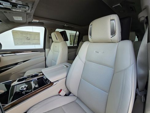 New 2026 Cadillac Escalade ESV Platinum Sport w/ LPO, ONYX Package image 12