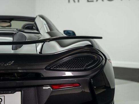 Used 2019 McLaren 570S Spider image 27