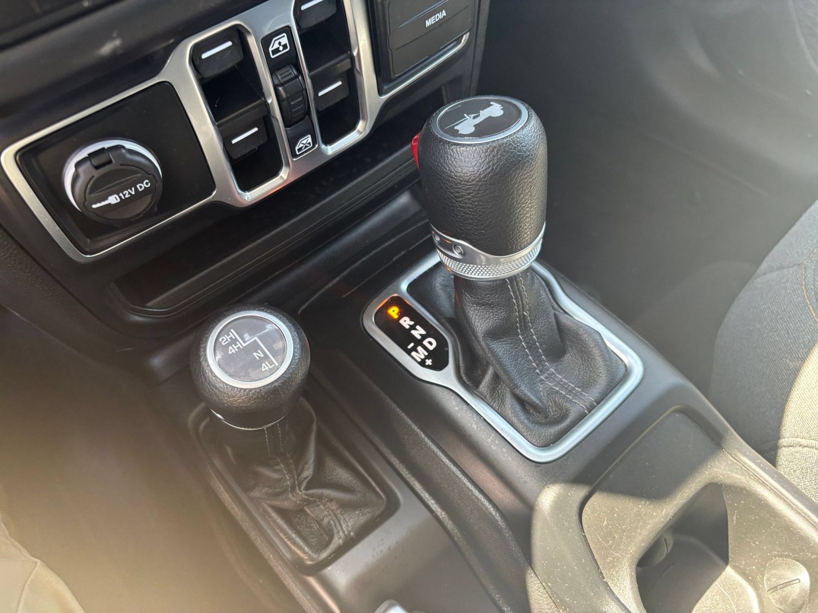 Used 2025 Jeep Wrangler Unlimited Sahara AWD/4WD image 40
