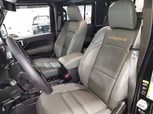 Used 2025 Jeep Gladiator Mojave image 17