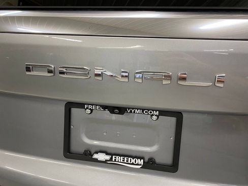 Used 2025 GMC Yukon Denali AWD/4WD image 28