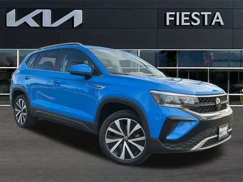 Used 2024 Volkswagen Taos SE image 2