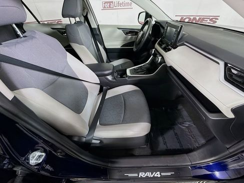 Certified 2021 Toyota RAV4 XLE w/ Convenience Package image 31
