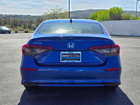 Used 2023 Honda Civic EX image 5
