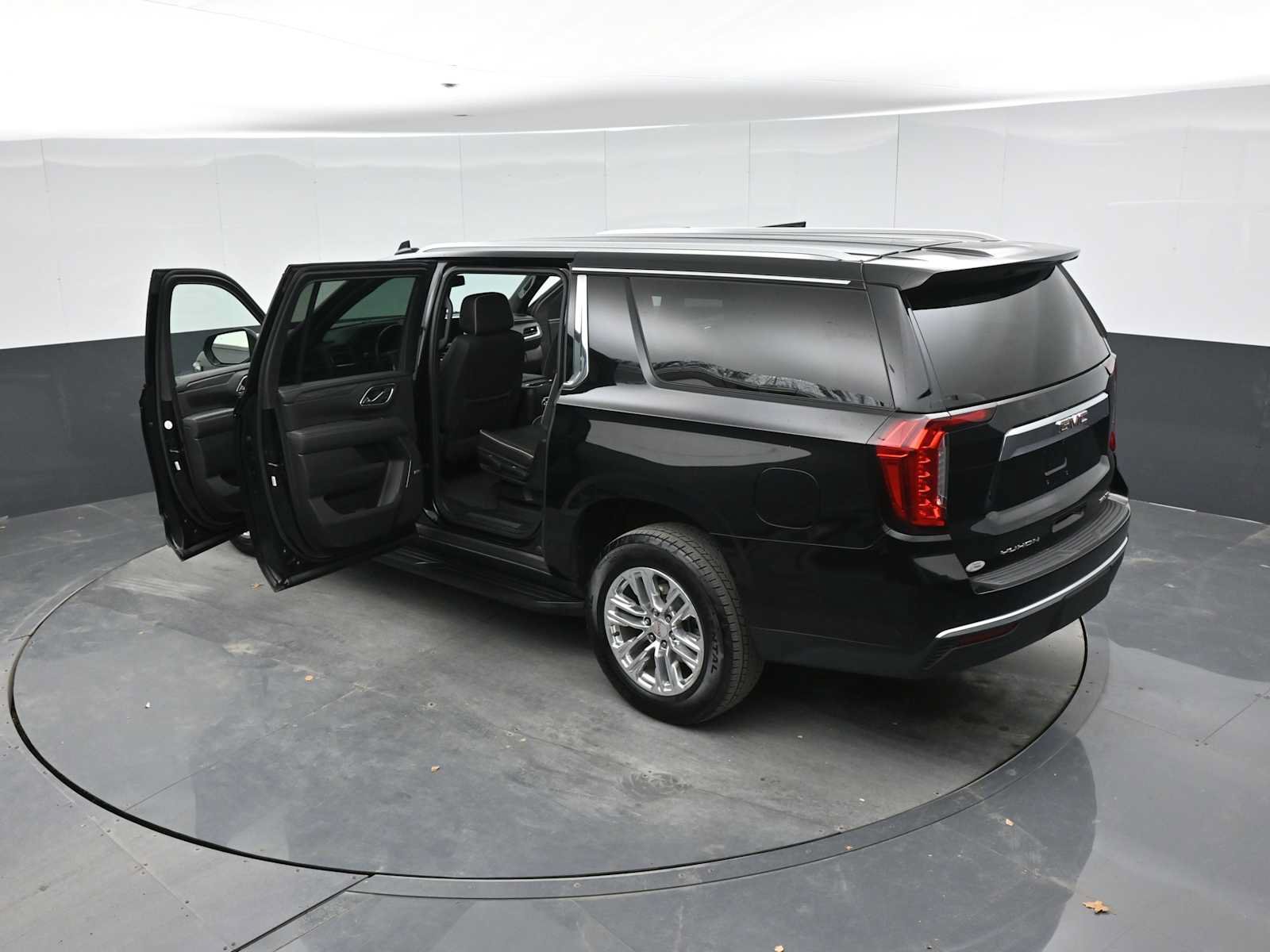 Used 2024 GMC Yukon XL SLT w/ SLT Luxury Package AWD/4WD image 50