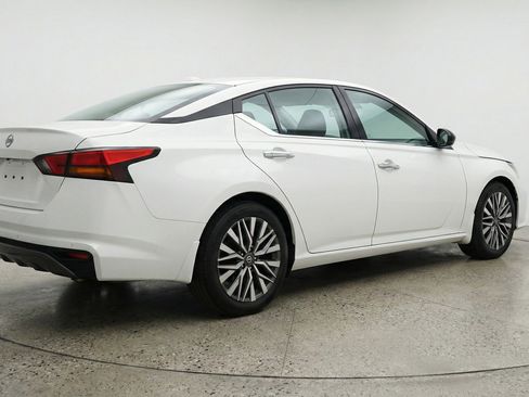 Used 2025 Nissan Altima 2.5 SV image 9