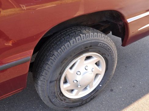 Used 2005 Ford E-350 and Econoline 350 XL RWD image 22